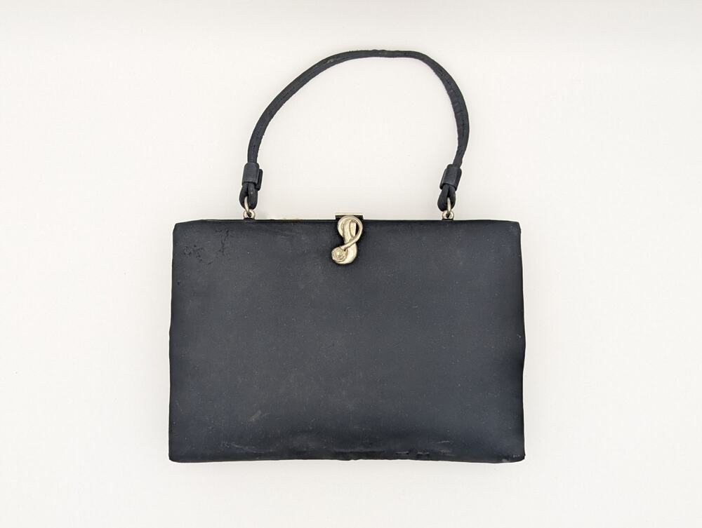 💜Vintage 1950s Black Satin Evening Bag S-Scroll Rose Clasp